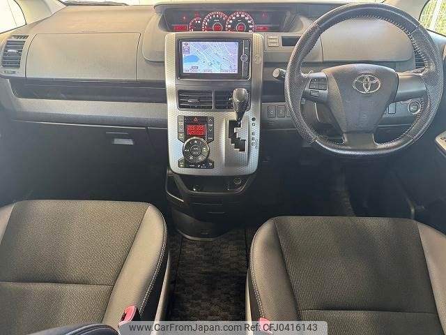 toyota voxy 2013 -TOYOTA--Voxy DBA-ZRR70W--ZRR70-0584268---TOYOTA--Voxy DBA-ZRR70W--ZRR70-0584268- image 2