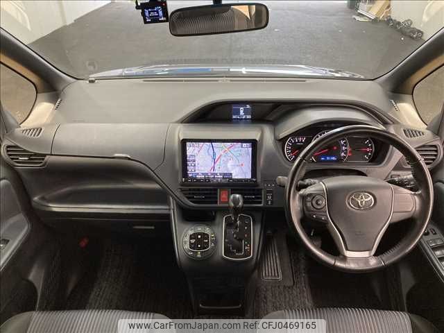 toyota voxy 2014 -TOYOTA--Voxy DBA-ZRR80W--ZRR80-0070162---TOYOTA--Voxy DBA-ZRR80W--ZRR80-0070162- image 2