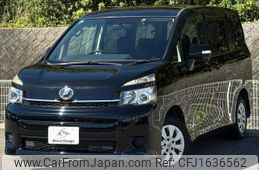 toyota voxy 2013 CFJ1636562