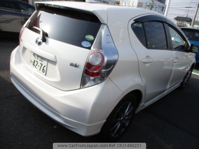 toyota aqua 2012 CFJ1496221 image 2