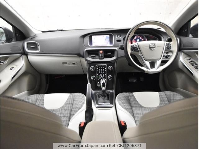 volvo v40 2017 -VOLVO--Volvo V40 DBA-MB4154T--YV1MV2920J2443104---VOLVO--Volvo V40 DBA-MB4154T--YV1MV2920J2443104- image 2