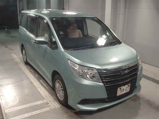 2014 Toyota Noah ZWR80G - Car Price $5,474