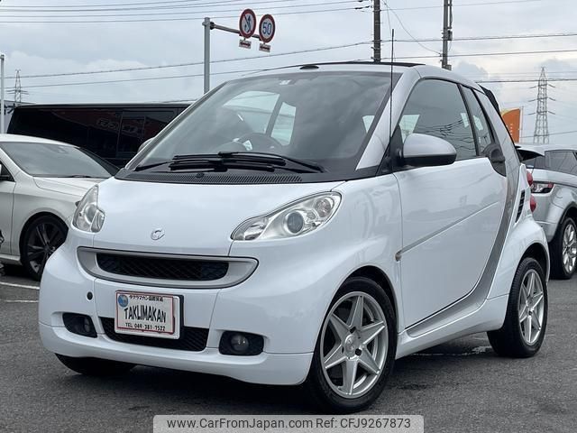 smart fortwo-convertible 2011 quick_quick_451480_WME4514802K441122 image 1
