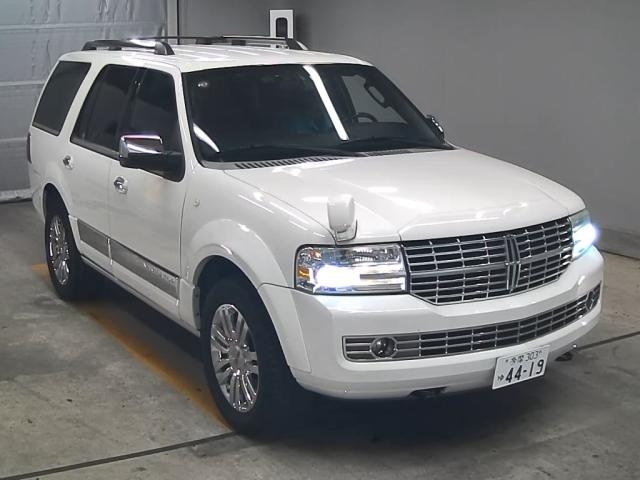 2010 Lincoln Navigator 01010558 - Car Price $11,540