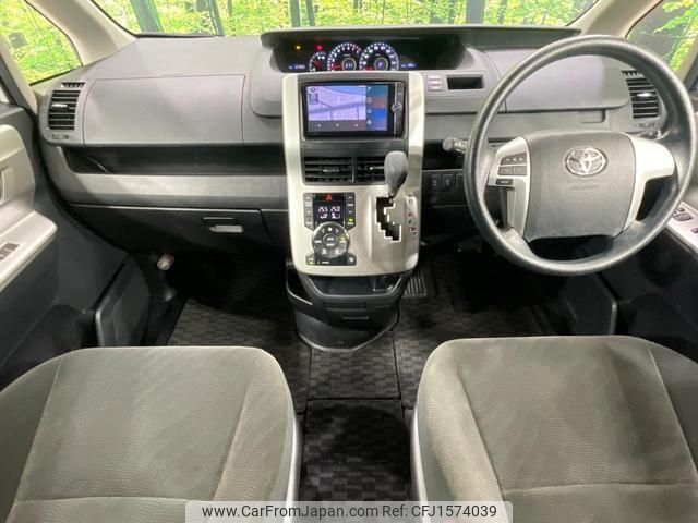 toyota noah 2012 CFJ1574039 image 2