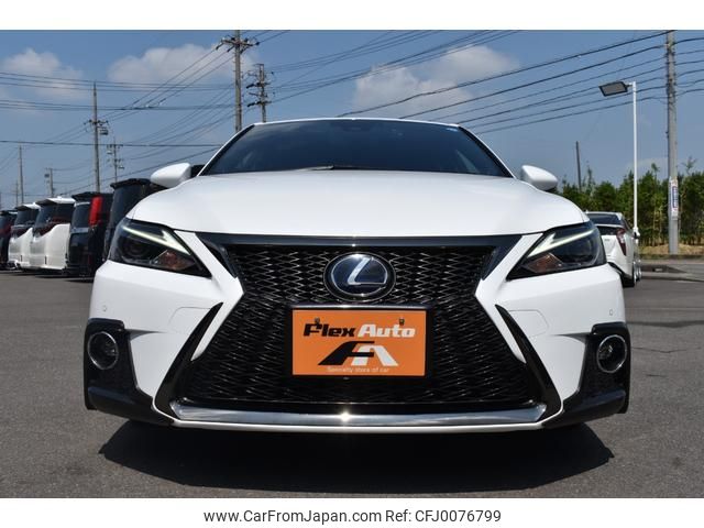 lexus ct 2017 GOO_JP_700020111130240413005 image 2