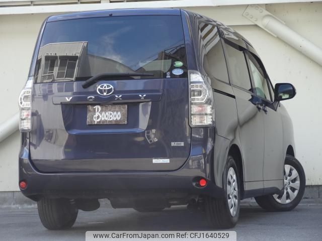 toyota voxy 2013 CFJ1640529 image 2