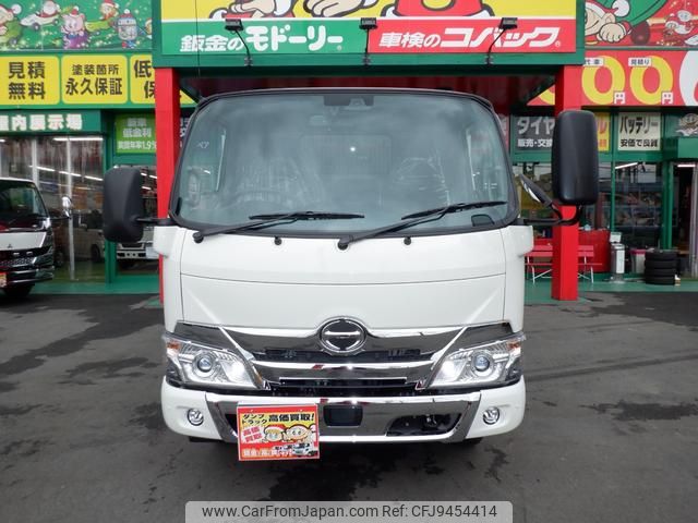 hino dutro 2023 GOO_NET_EXCHANGE_0700553A30240206W003 image 2