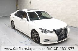 toyota crown 2016 CFJ1831977