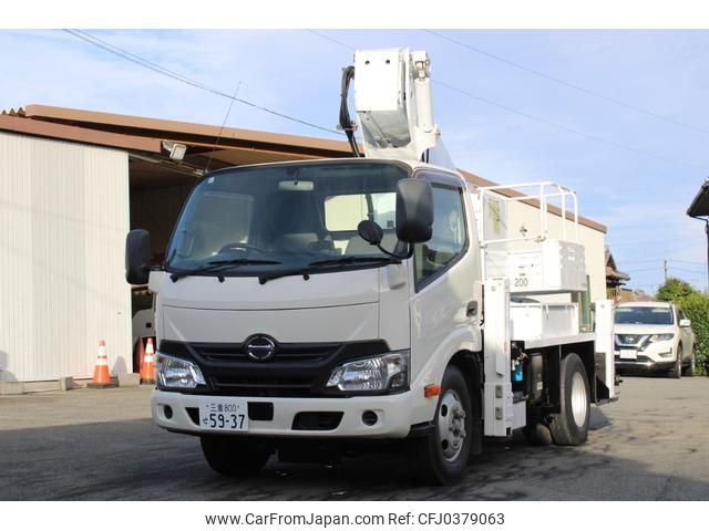 hino dutro 2017 GOO_NET_EXCHANGE_0230013A30241028W002 image 1