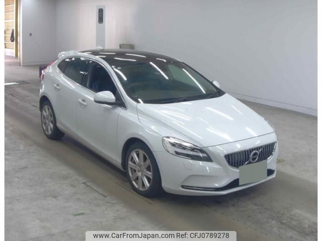 volvo v40 2020 quick_quick_DBA-MB4154T_YV1MV2920K2597098 image 1