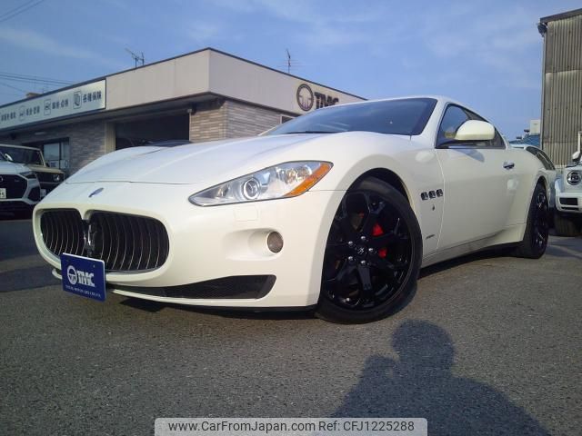 maserati granturismo 2008 quick_quick_MGT_ZAMGH45J000040532 image 1