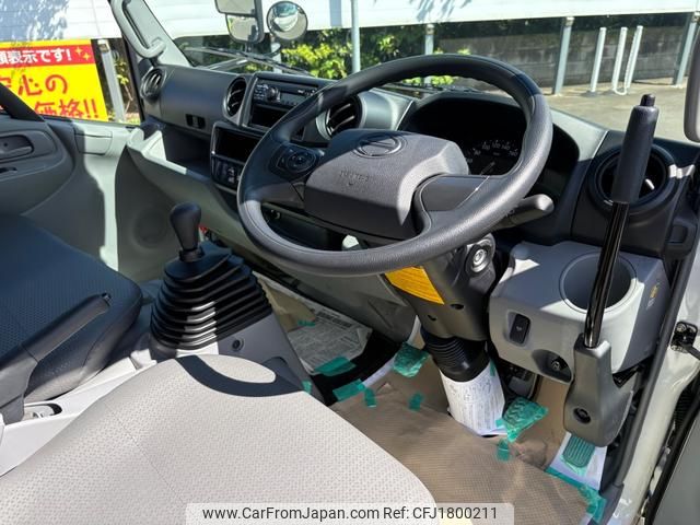 hino dutro 2025 CFJ1800211 image 2