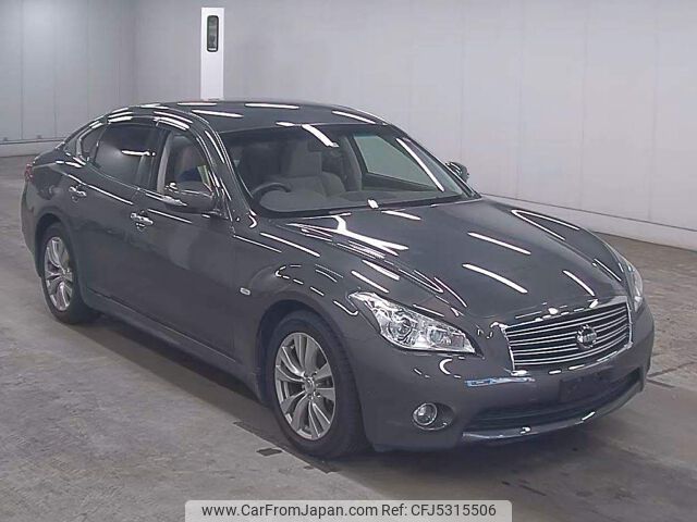 Nissan fuga 2013