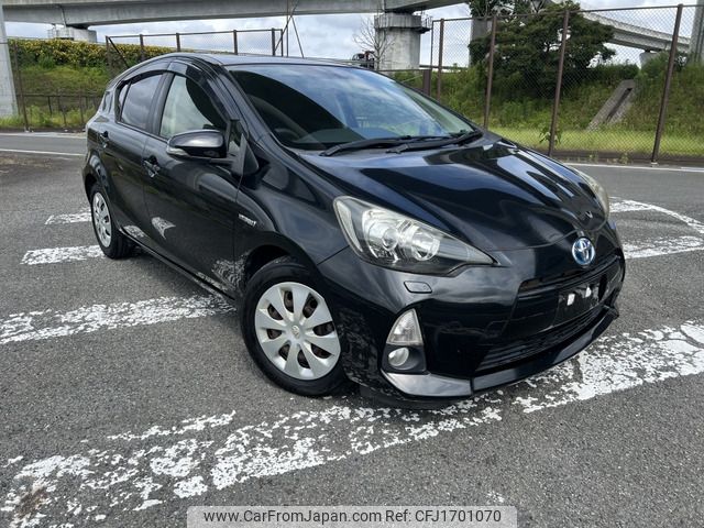 toyota aqua 2012 CFJ1701070 image 1