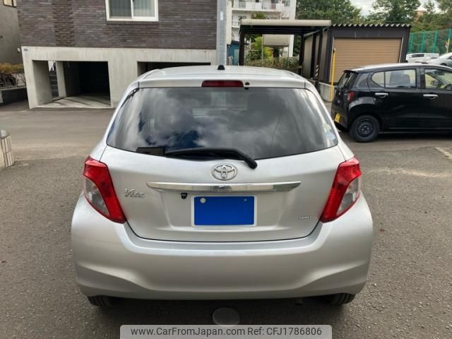 toyota vitz 2011 CFJ1786806 image 2