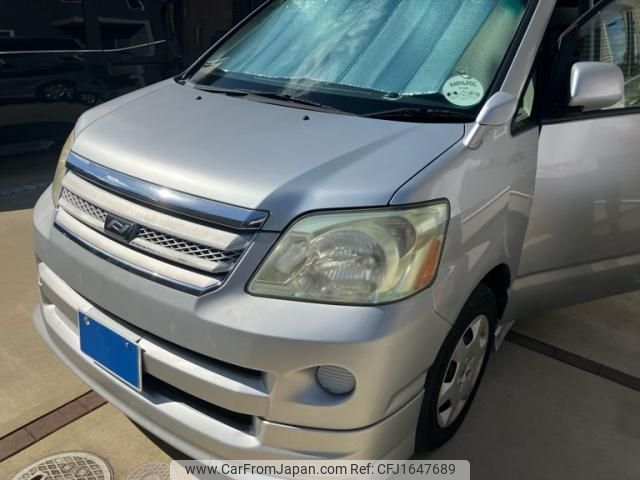 toyota noah 2006 CFJ1647689 image 1