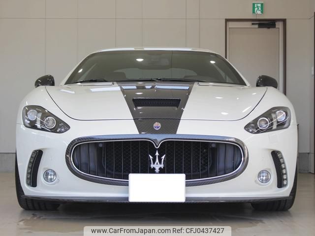 maserati granturismo 2011 GOO_JP_700130095430241109001 image 2