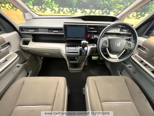 honda stepwagon 2016 CFJ1510456 image 2
