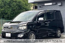 toyota voxy 2011 CFJ1765876