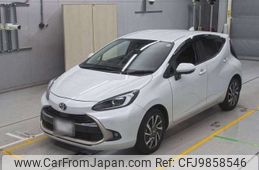 toyota aqua 2022 -TOYOTA 【京都 572ﾉ 18】--AQUA 6AA-MXPK11--MXPK11-2040020---TOYOTA 【京都 572ﾉ 18】--AQUA 6AA-MXPK11--MXPK11-2040020-