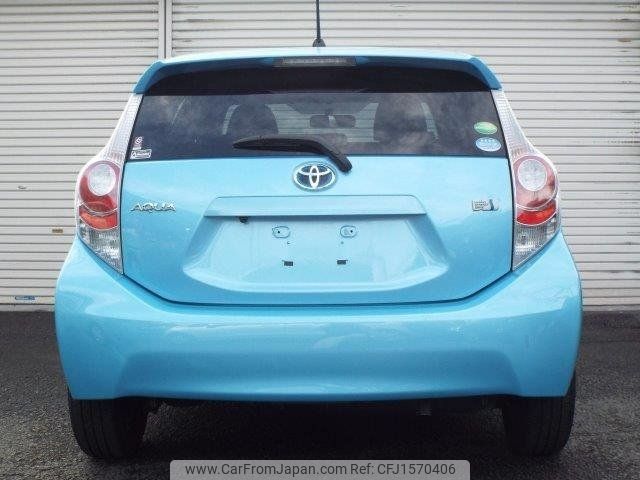toyota aqua 2012 CFJ1570406 image 2