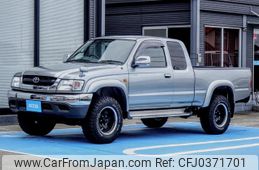 toyota hilux-sports-pick-up 2003 GOO_JP_700060001230241017001