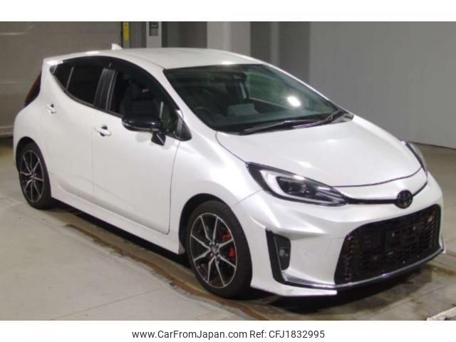 toyota aqua 2024 CFJ1832995 image 1