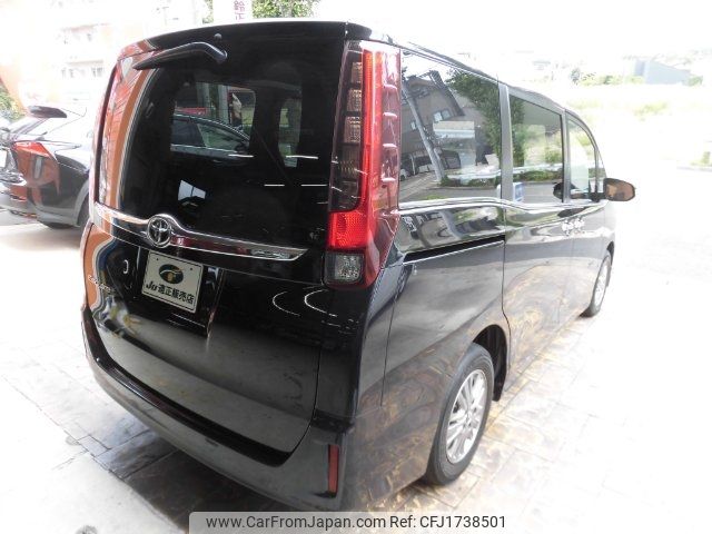 toyota esquire 2016 CFJ1738501 image 2