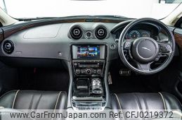 jaguar xj-series 2017 GOO_JP_965024091800207980001