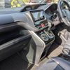 toyota esquire 2018 CARSENSOR_JP_AU6317842812 image 43