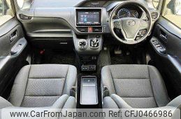 toyota voxy 2015 504928-925886