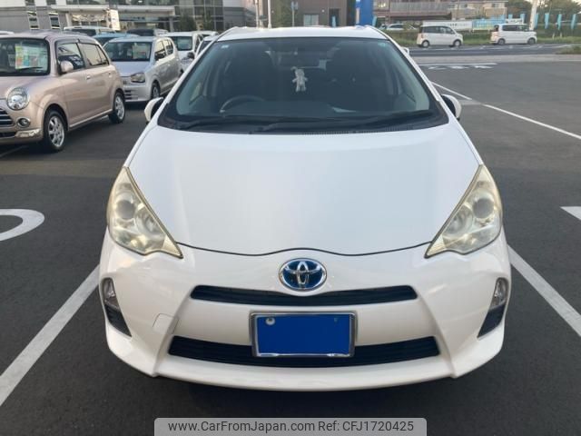 toyota aqua 2012 CFJ1720425 image 1
