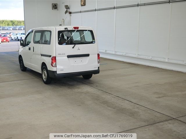 mitsubishi delica-van 2012 CFJ1769019 image 2