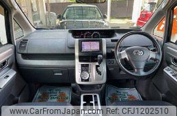 toyota voxy 2010 504928-930399