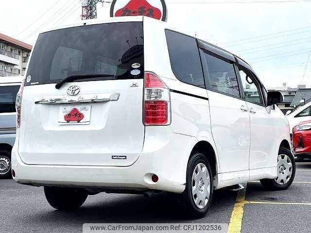 toyota noah 2009 504928-930301 image 2