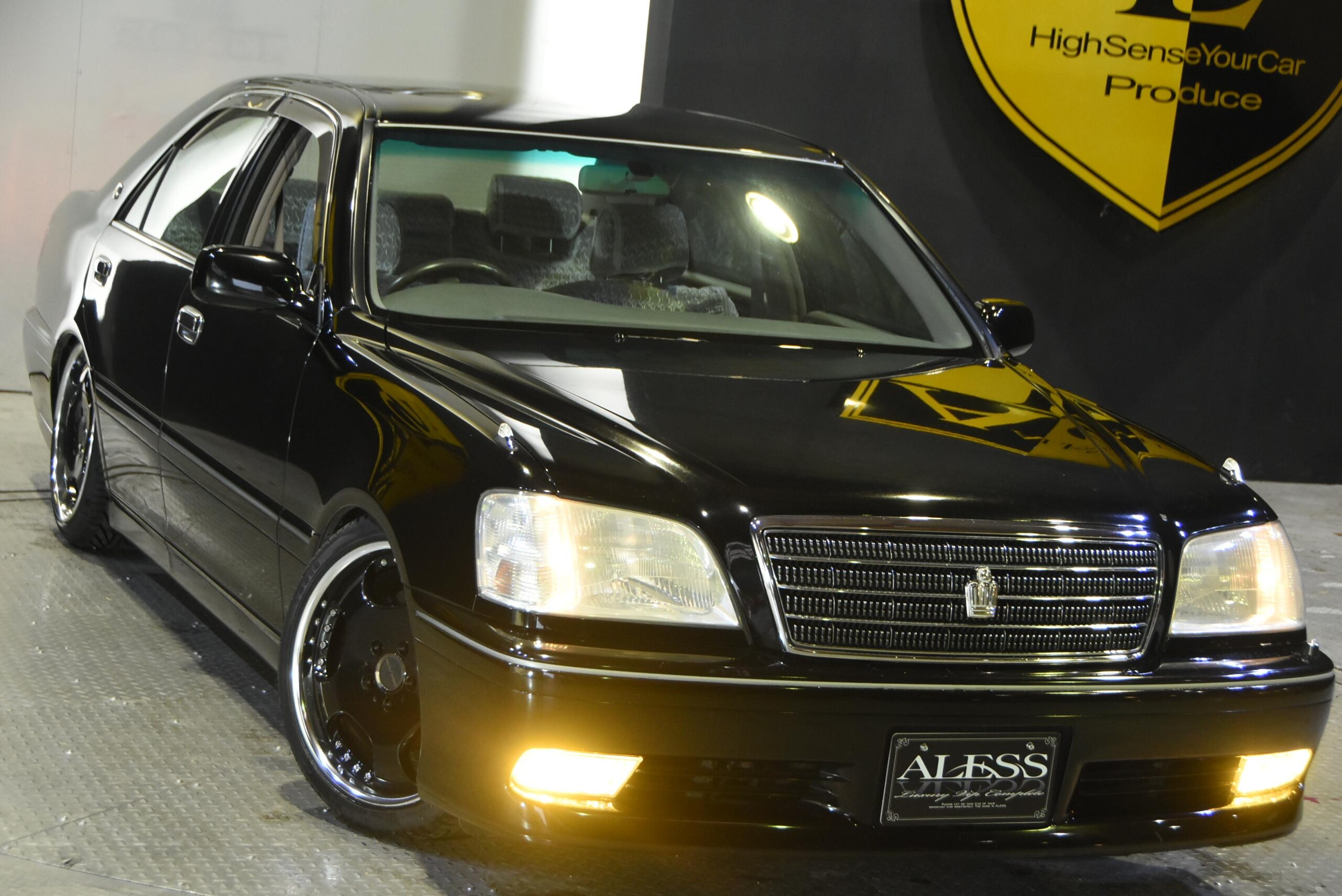 Used Toyota Crown Royal Series For Sale | CAR FROM JAPAN