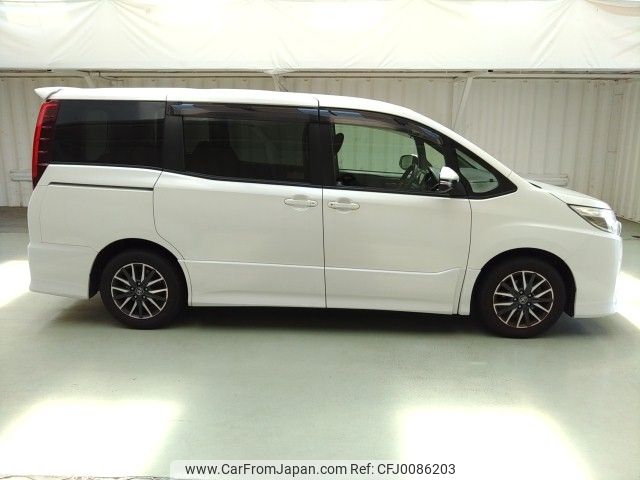 toyota noah 2014 ENHANCEAUTO_1_ea286657 image 2