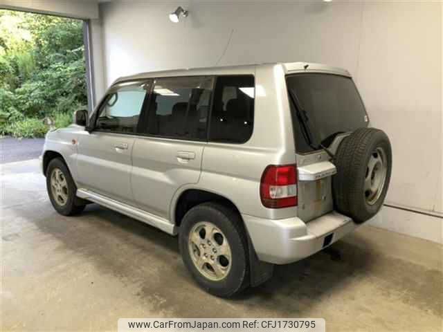 mitsubishi pajero-io 2002 CFJ1730795 image 2