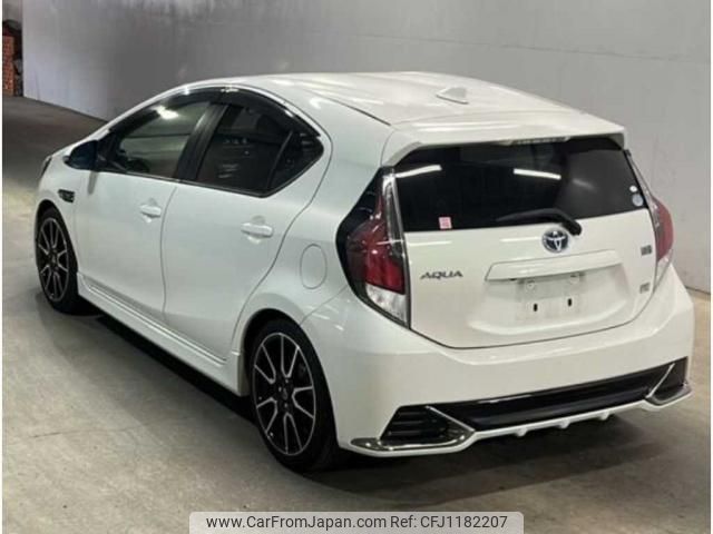 toyota aqua 2016 quick_quick_DAA-NHP10_2584798 image 2