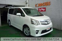 toyota noah 2012 CFJ1667204
