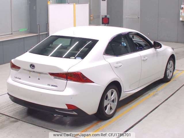 lexus is 2019 CFJ1786701 image 2