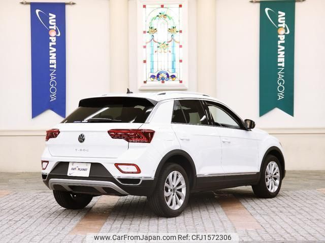 volkswagen t-roc 2023 CFJ1572306 image 2