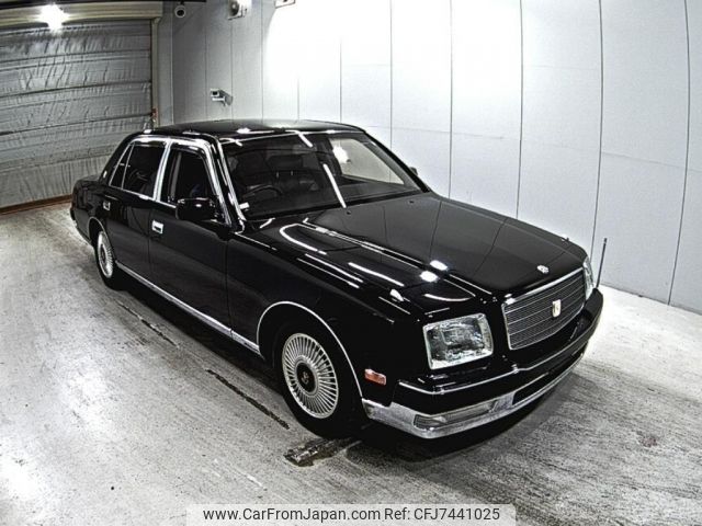 Used TOYOTA CENTURY 2003 CFJ7441025 in good condition for sale