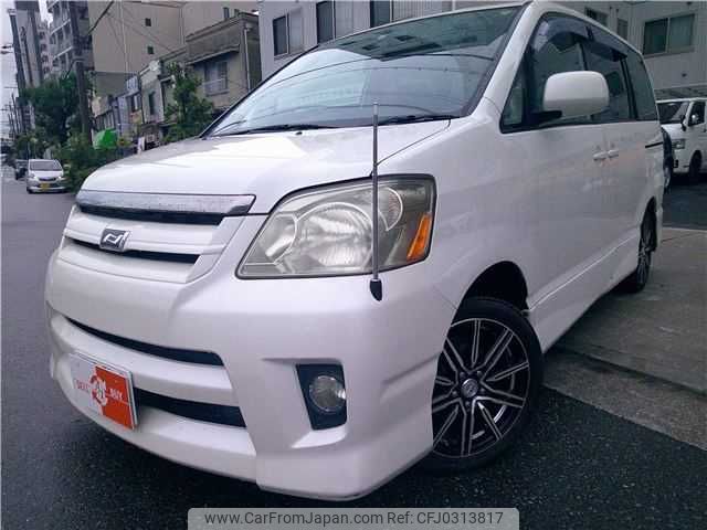 toyota noah 2004 TE568 image 1