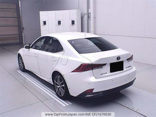 lexus is 2017 CFJ1670030 image 2