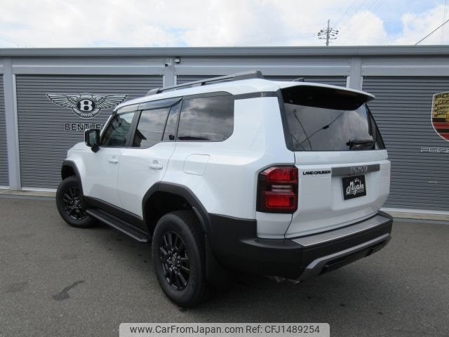 toyota land-cruiser-wagon 2025 CFJ1489254 image 2