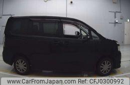 toyota voxy 2010 NIKYO_LF71465