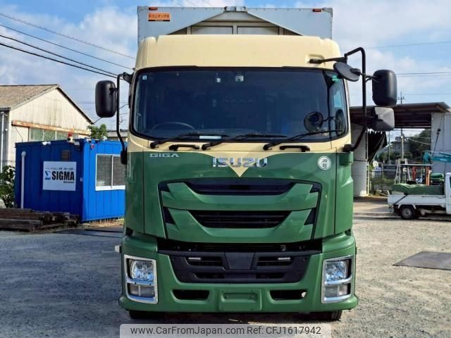 isuzu giga 2017 CFJ1617942 image 2