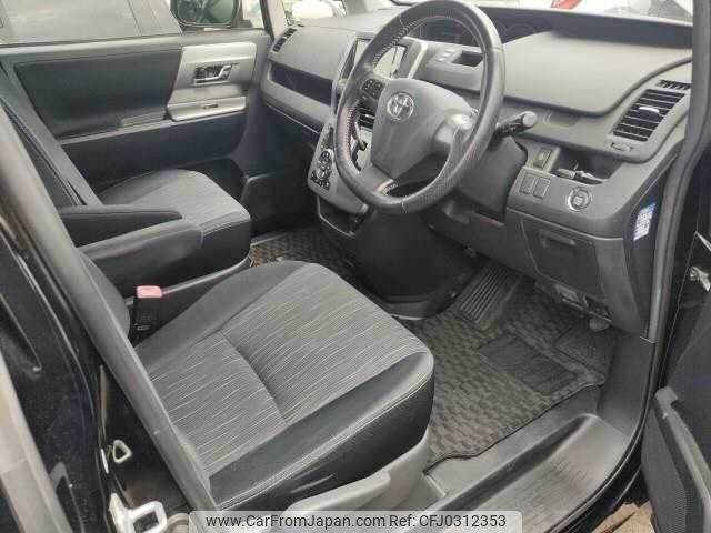 toyota voxy 2012 TE2067 image 2